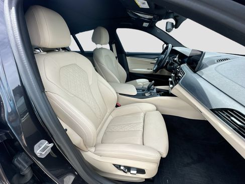 Used 2022 BMW 530i w/ M Sport Package RWD image 29