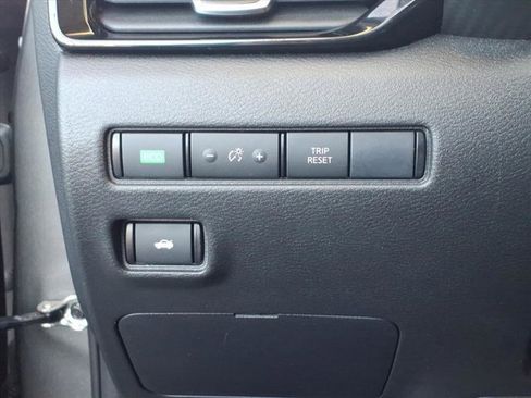 Used 2024 Nissan Sentra SV image 22