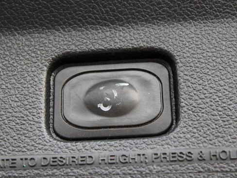 Used 2018 Ford Explorer XLT w/ Equipment Group 201A AWD/4WD image 11