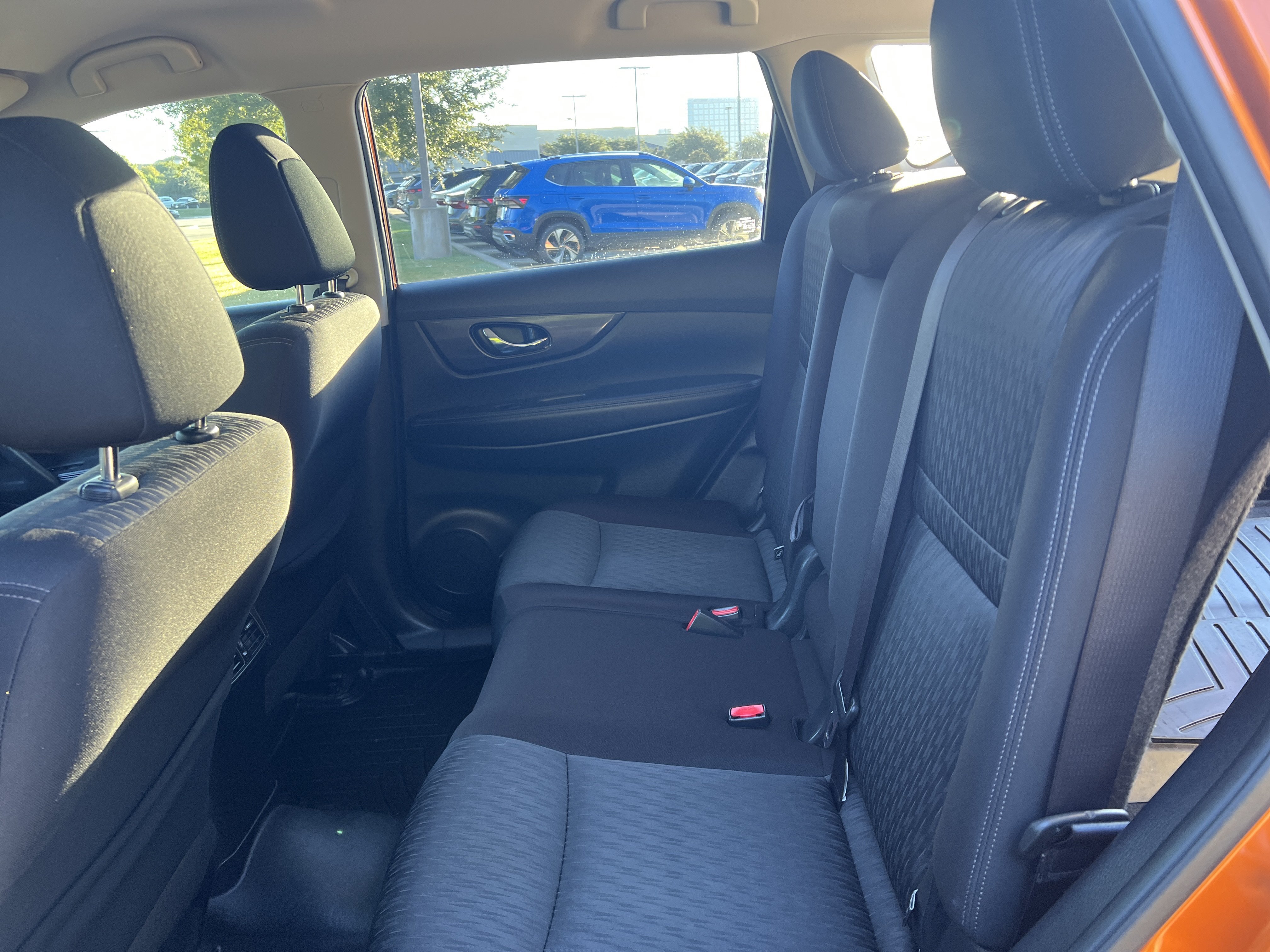 Used 2020 Nissan Rogue SV FWD image 25