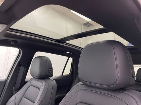New 2026 Chevrolet Equinox LT w/ Convenience Package II AWD/4WD image 7