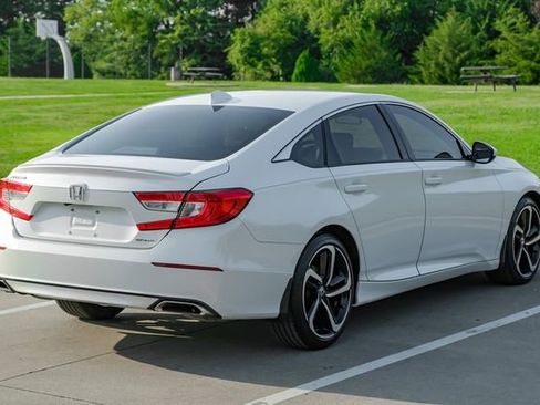 Used 2019 Honda Accord Sport image 9