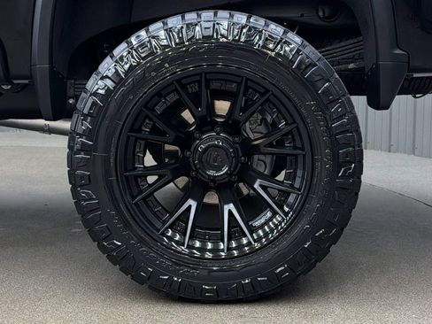 Used 2025 Chevrolet Silverado 2500 High Country w/ Midnight Edition AWD/4WD image 12