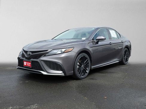 Used 2024 Toyota Camry XSE FWD image 9