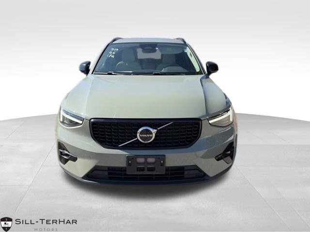 Used 2025 Volvo XC40 B5 Ultra w/ Climate Package AWD/4WD image 1