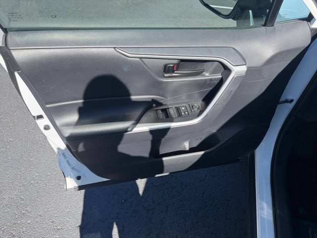 Certified 2024 Toyota RAV4 LE AWD/4WD image 28