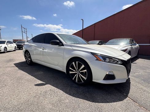 Used 2020 Nissan Altima 2.5 SR w/ Premium Package FWD image 8