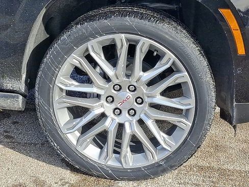 New 2026 GMC Yukon Denali w/ Sun & Power Step Package image 9