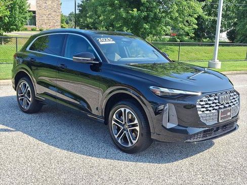 Certified 2025 Audi Q5 Premium w/ Convenience Package AWD/4WD image 3