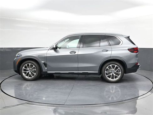 New 2026 BMW X5 xDrive50e w/ Climate Comfort Package image 7