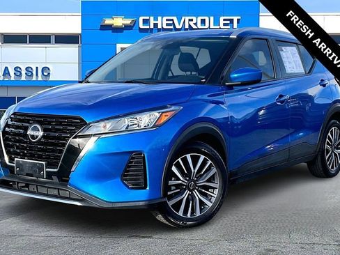 Used 2023 Nissan Kicks SV image 3