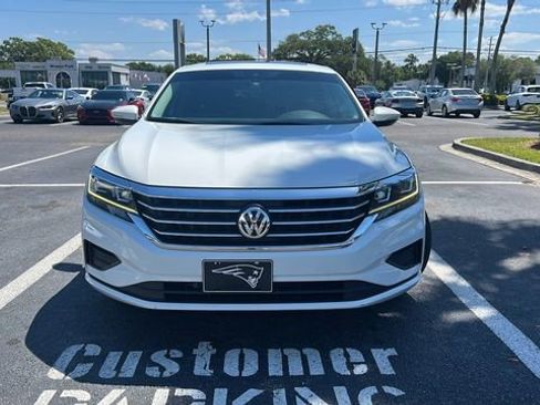 Used 2021 Volkswagen Passat 2.0T SE image 2