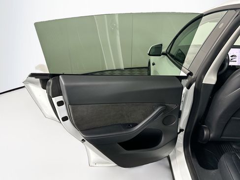 Used 2022 Tesla Model Y Performance AWD/4WD image 24