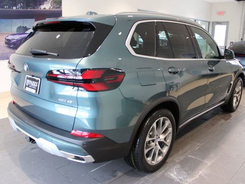 New 2026 BMW X5 xDrive40i w/ Climate Comfort Package image 18