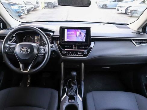 Used 2024 Toyota Corolla Cross LE w/ Moonroof Package image 12