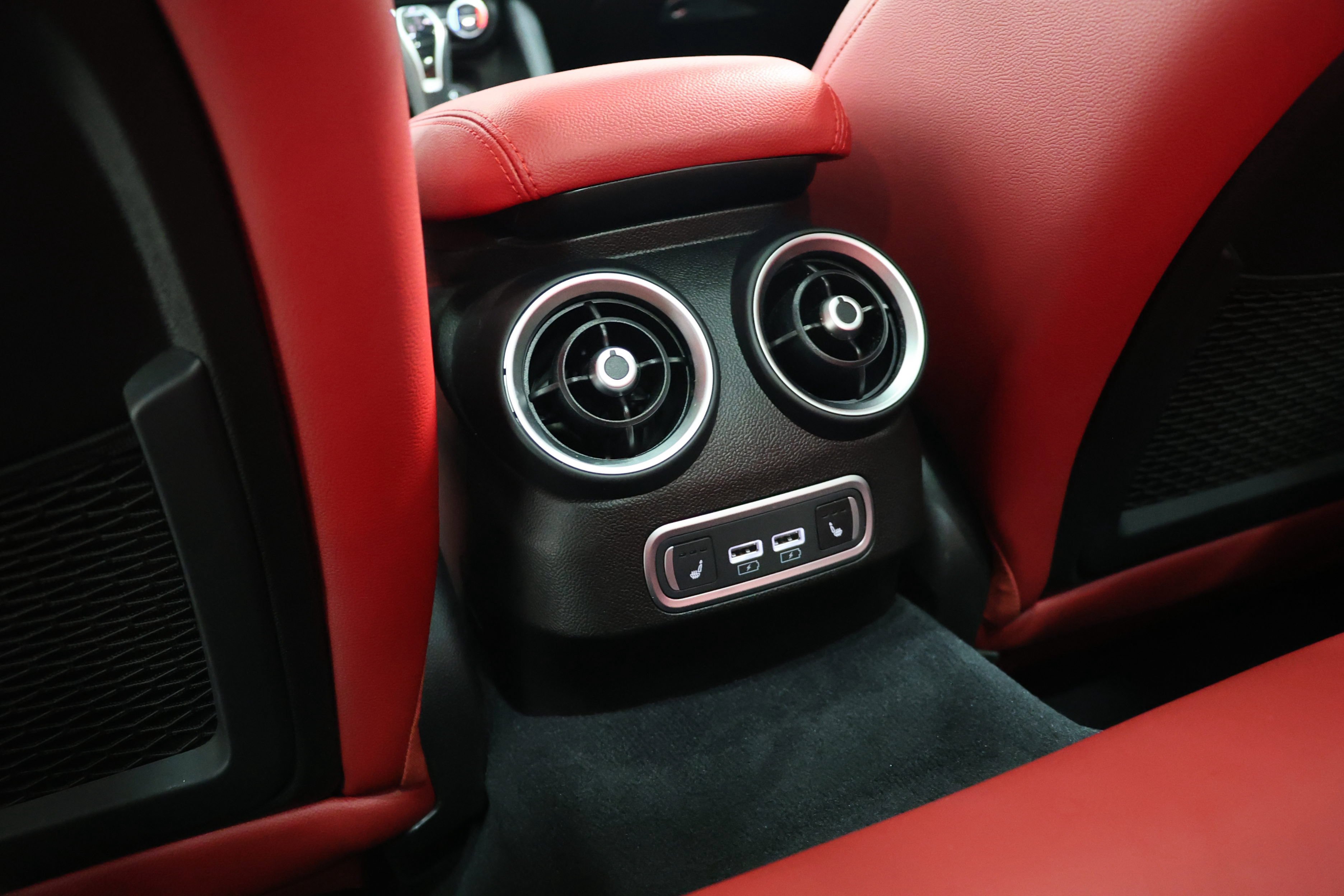Certified 2024 Alfa Romeo Giulia Veloce AWD/4WD image 30