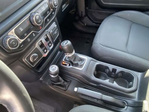 Used 2021 Jeep Wrangler Sport S image 16