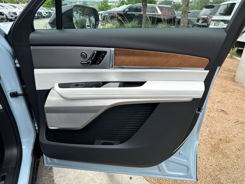 New 2026 Cadillac Vistiq Premium Luxury AWD/4WD image 37