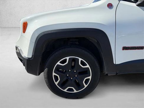 Used 2016 Jeep Renegade Trailhawk w/ Premium Trailhawk Package image 19