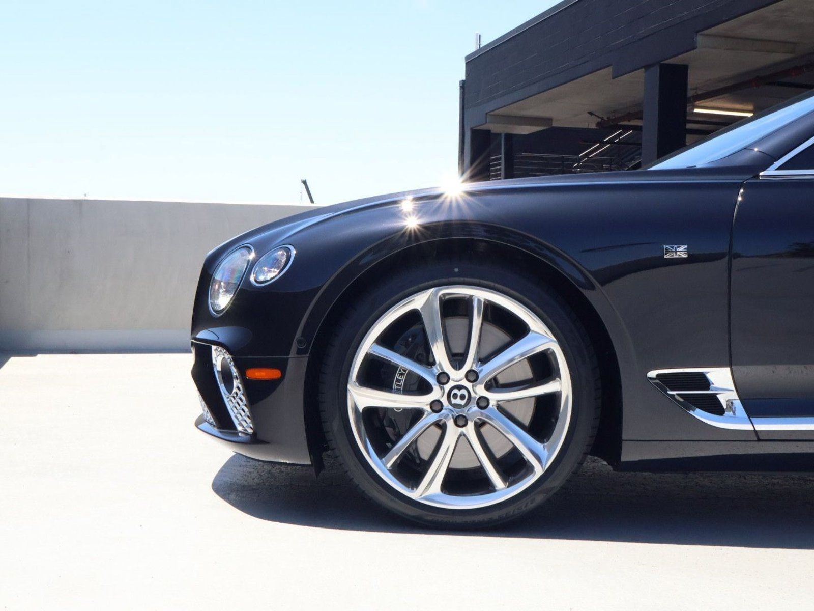 Certified 2020 Bentley Continental GT V8 AWD/4WD image 6