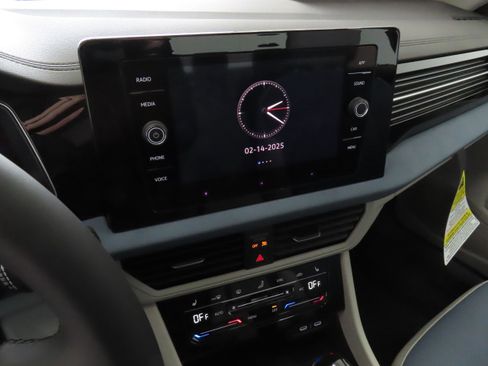 New 2025 Volkswagen Jetta SE image 18