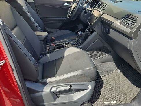 Used 2021 Volkswagen Tiguan SE AWD/4WD image 21