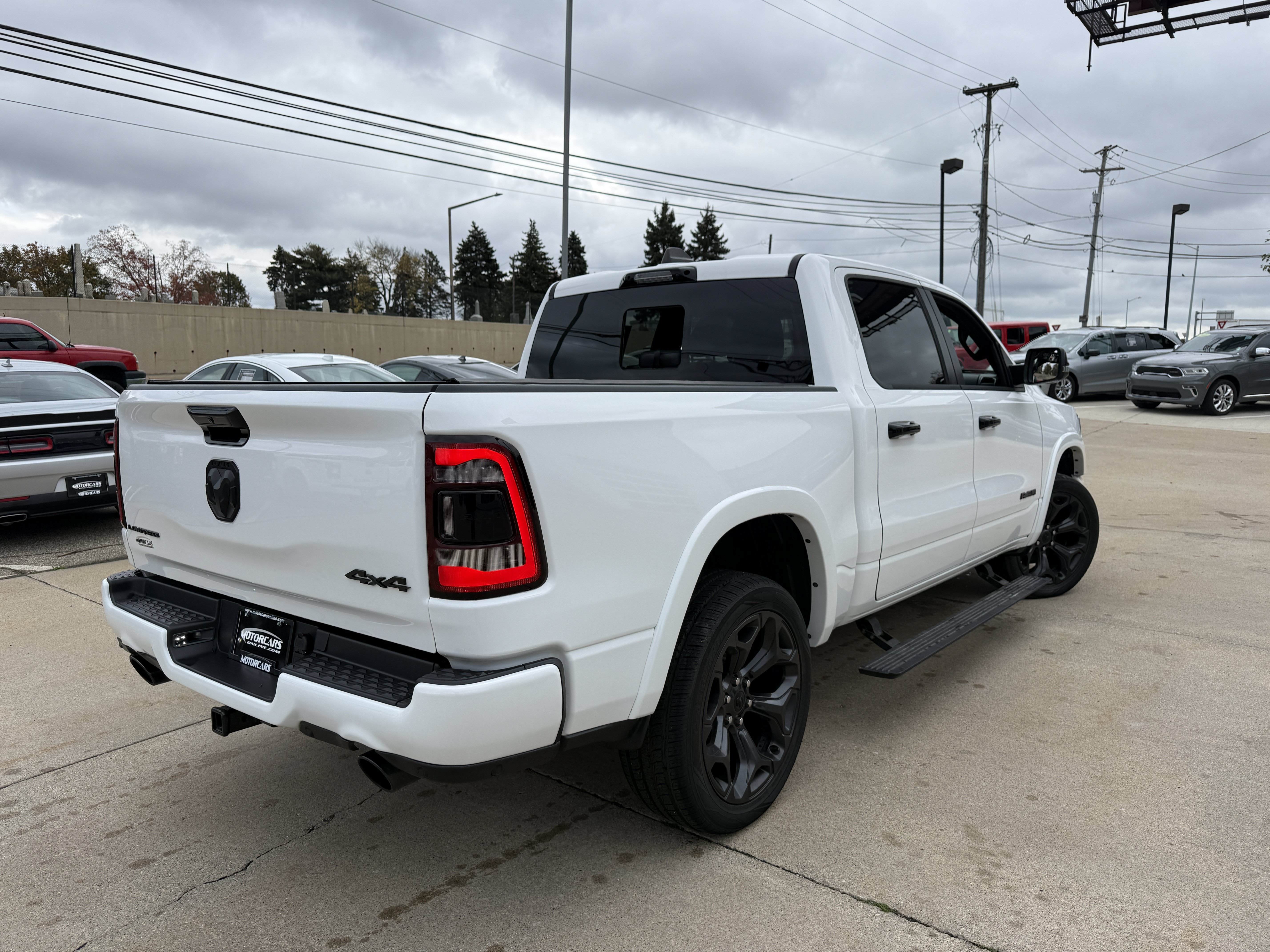 Used 2023 RAM 1500 Limited AWD/4WD image 2