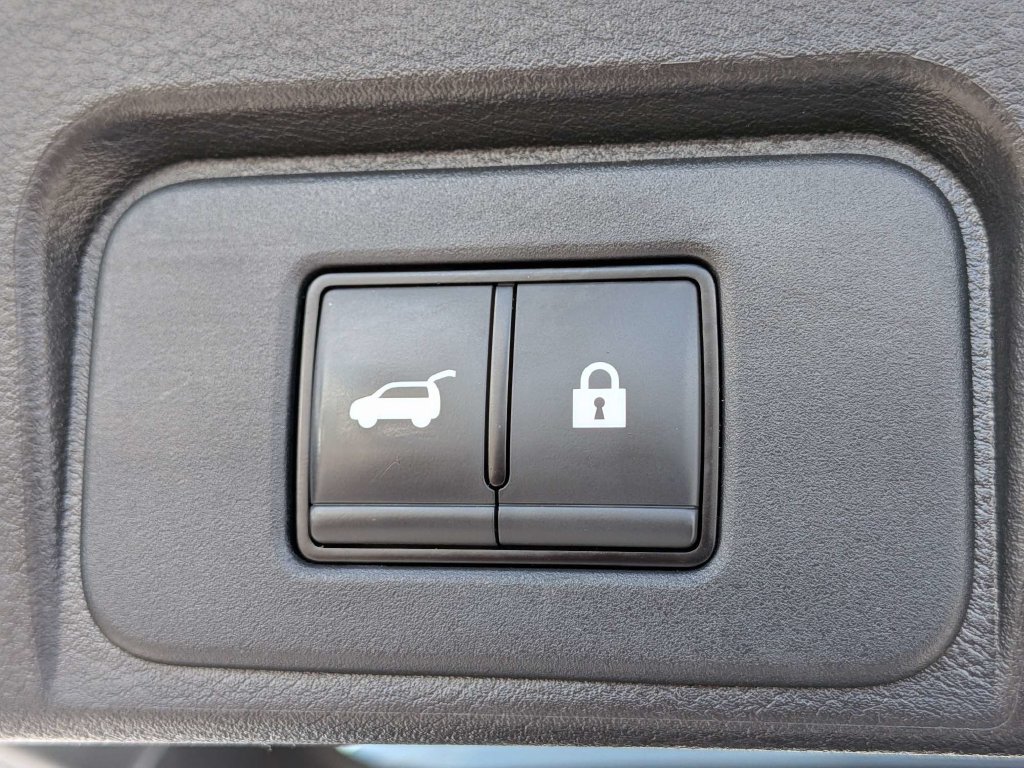 Used 2024 Nissan Rogue SV AWD/4WD image 13