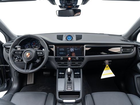Certified 2025 Porsche Macan AWD/4WD image 18