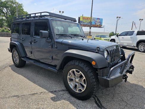 Used 2016 Jeep Wrangler Unlimited Rubicon w/ Connectivity Group image 3