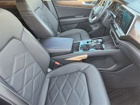 Used 2024 Volkswagen Atlas SE w/ Black Wheel Package image 14