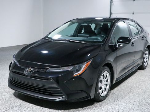 Used 2025 Toyota Corolla LE FWD image 29