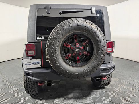 Used 2015 Jeep Wrangler Unlimited Rubicon AWD/4WD image 6