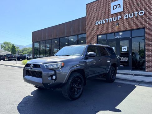Used 2016 Toyota 4Runner SR5 AWD/4WD image 2