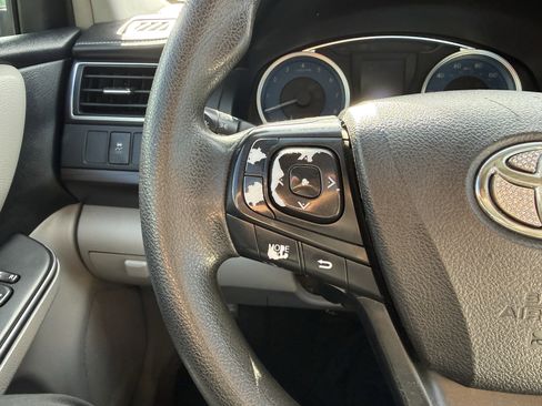 Used 2017 Toyota Camry LE image 22