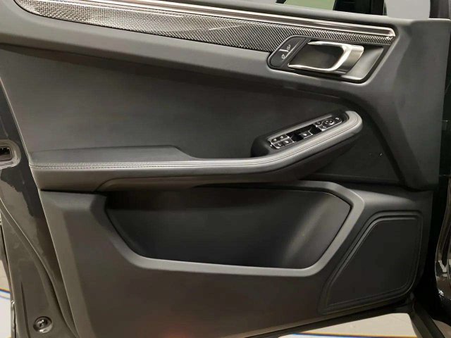Used 2023 Porsche Macan AWD/4WD image 19
