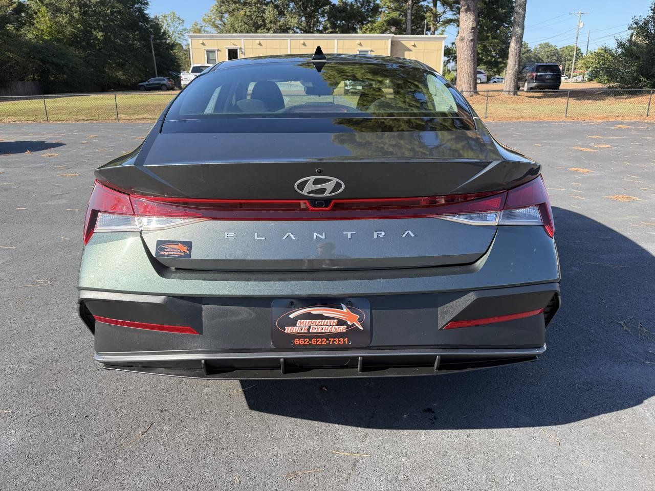 Used 2024 Hyundai Elantra SEL FWD image 3