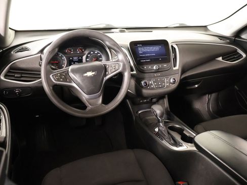 Used 2022 Chevrolet Malibu LT FWD image 2