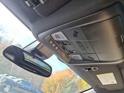 Used 2023 Chevrolet Equinox Premier image 29