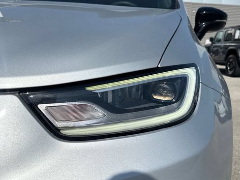 Used 2024 Chrysler Pacifica Touring-L FWD image 10