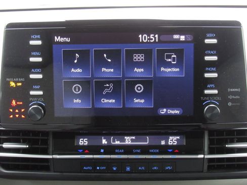 Used 2024 Toyota Sienna LE AWD/4WD image 29
