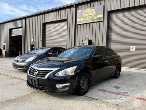 Used 2014 Nissan Altima 2.5 S image 2