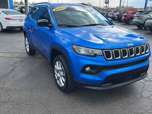 Used 2024 Jeep Compass Latitude AWD/4WD image 7