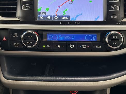 Used 2018 Toyota Highlander XLE FWD image 26