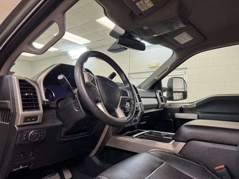 Used 2019 Ford F250 Lariat w/ Lariat Ultimate Package AWD/4WD image 14