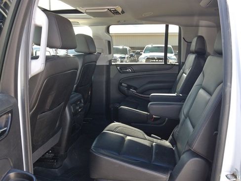 Used 2016 GMC Yukon XL SLT w/ Open Road Package AWD/4WD image 30
