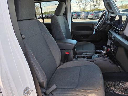 Used 2025 Jeep Gladiator Sport AWD/4WD image 11