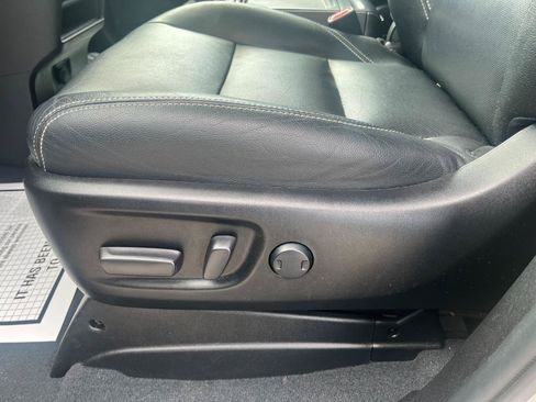Used 2019 Toyota Sienna SE w/ SE Preferred Package FWD image 27