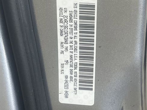 Used 2013 Chrysler Town & Country Touring image 9