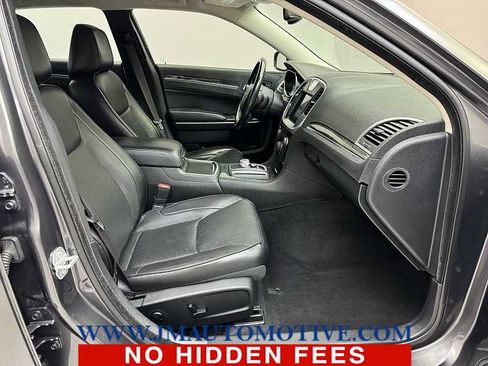 Used 2019 Chrysler 300 Limited image 19